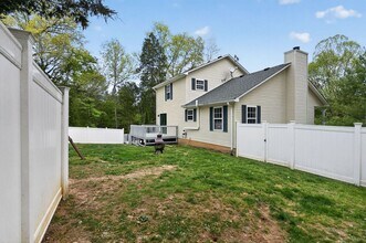 373 Redwing Rd in Brandenburg, KY - Foto de edificio - Building Photo