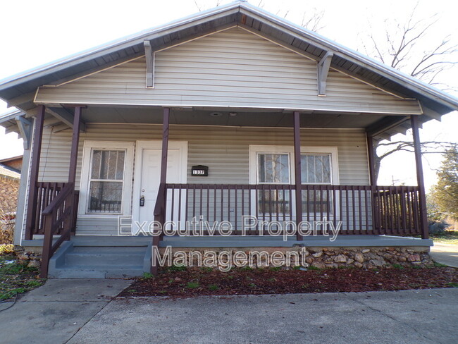 property at 1337 Woodland Ave SW