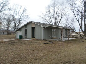 2101 Timber Creek Dr in Manhattan, KS - Building Photo