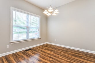 909 Lotus Ln in Wake Forest, NC - Foto de edificio - Building Photo