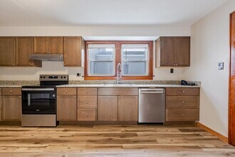324 Laurel St in Manchester, NH - Building Photo - Building Photo