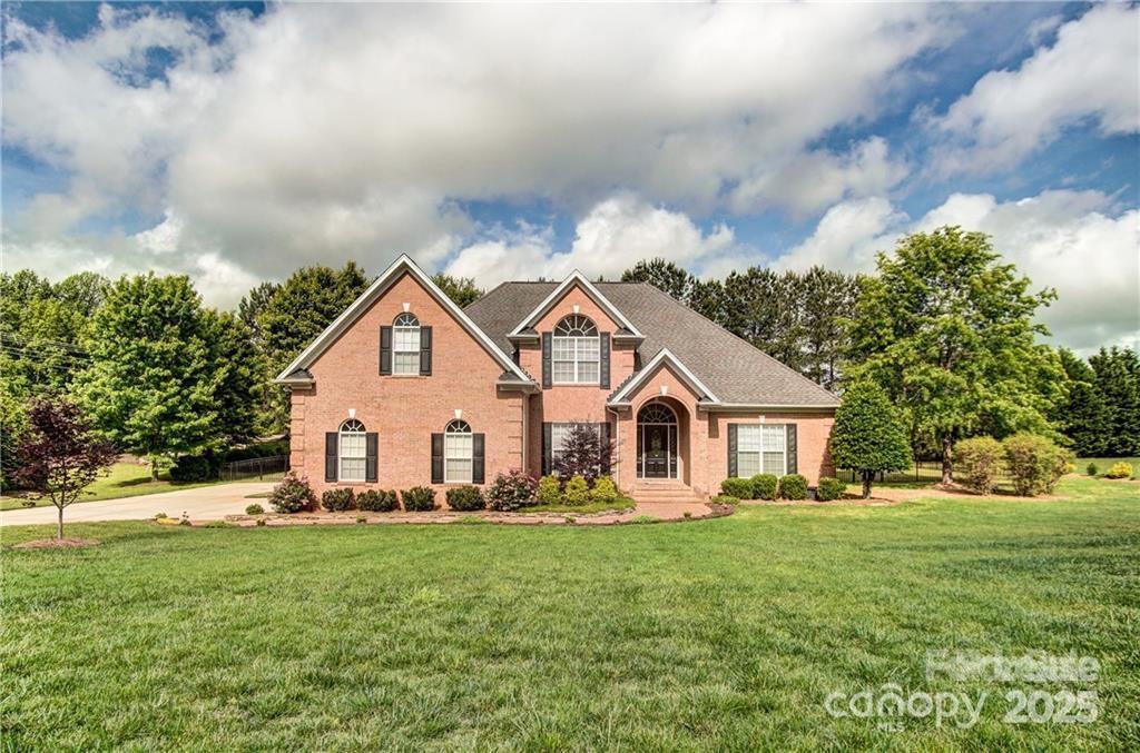 8005 Weddington Downs Dr in Matthews, NC - Building Photo