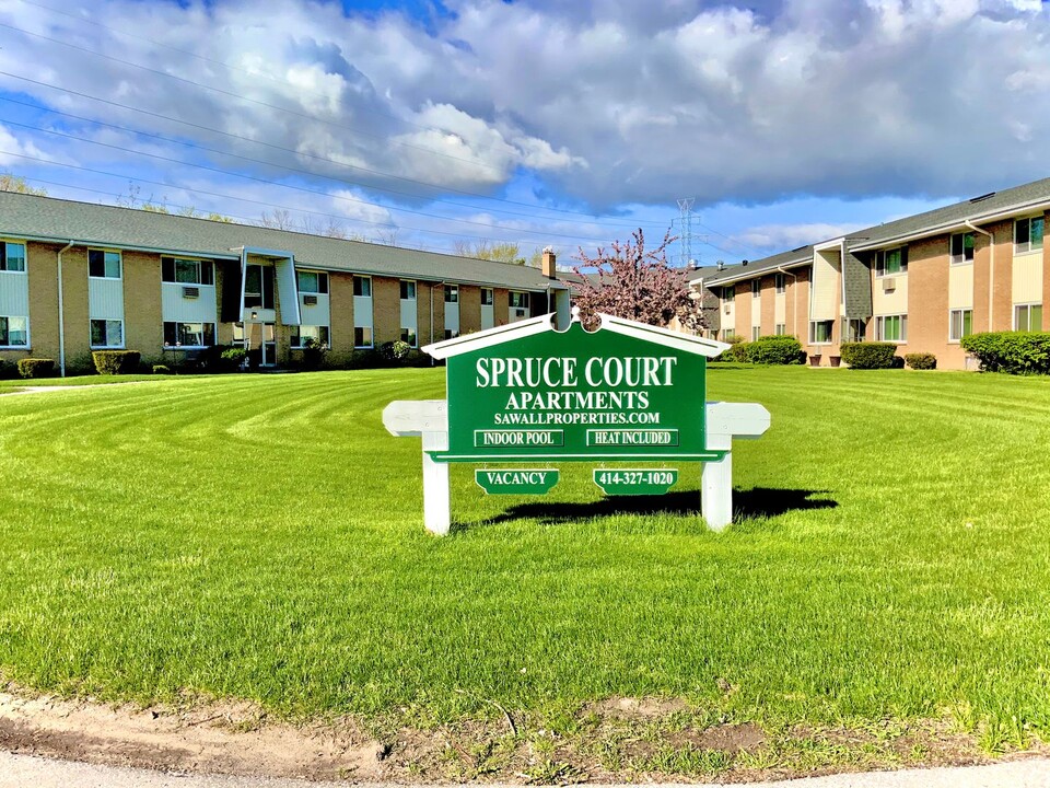 4061 S 65th St in Greenfield, WI - Foto de edificio