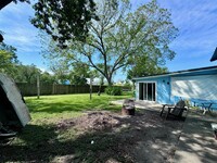 1937 Red Bluff Rd in Seabrook, TX - Foto de edificio - Building Photo