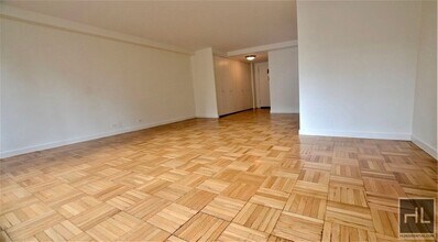 EAST 49 STREET in New York, NY - Building Photo - Building Photo
