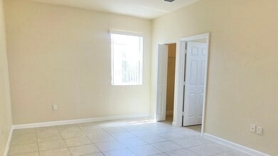 9204 SW 170th Ct, Unit Studio in Miami, FL - Building Photo - Building Photo