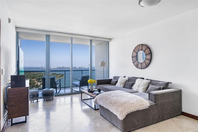601 NE 36th St, Unit 2908 in Miami, FL - Building Photo - Building Photo