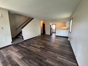 6457 N 106th St in Milwaukee, WI - Foto de edificio - Building Photo