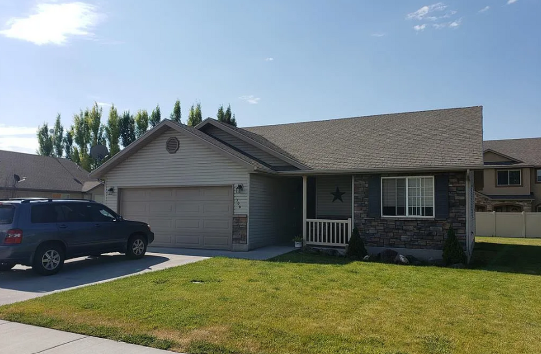 306 Oaktrail Dr in Rexburg, ID - Building Photo