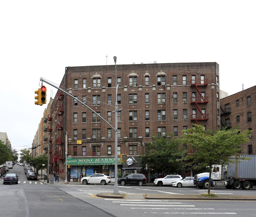 1372 Shakespeare Ave in Bronx, NY - Building Photo