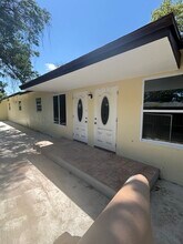 759 NW 69th St, Unit Unit C in Miami, FL - Foto de edificio - Building Photo