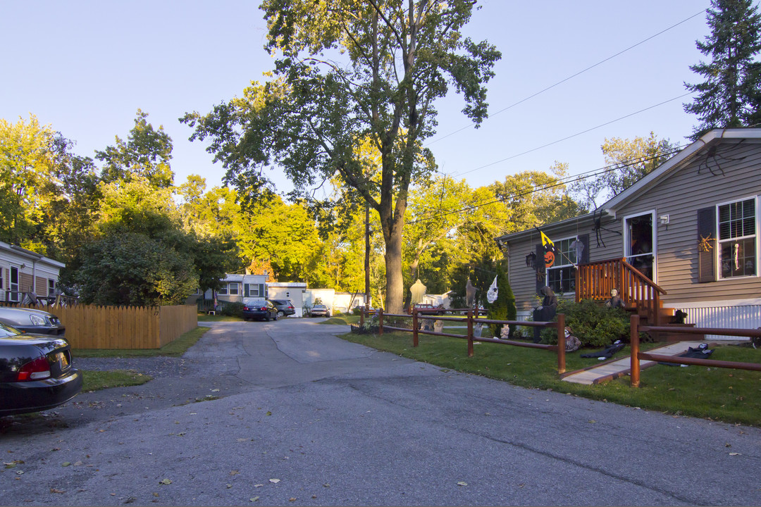 1094 Route 9 in Fishkill, NY - Building Photo