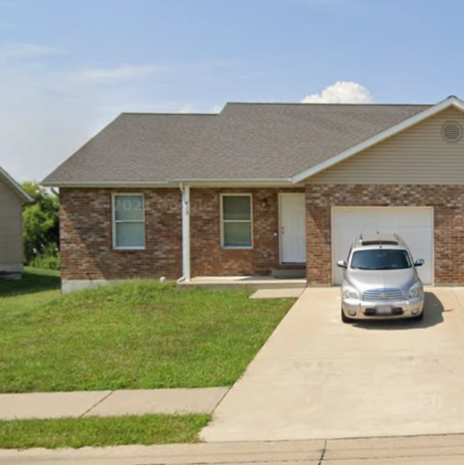 425 Station Crossing