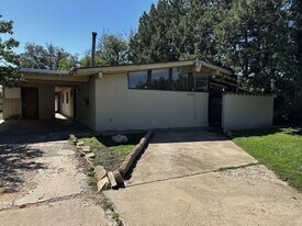 2003 32nd St in Lubbock, TX - Building Photo
