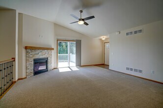 400 Odyssey Ct in Oregon, WI - Building Photo - Building Photo