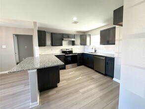 1417 5th Ave N in Texas City, TX - Building Photo - Building Photo