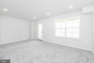 206 Telluride Wy in Charles Town, WV - Building Photo - Building Photo
