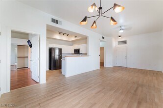 3455 Cactus Shadow St in Las Vegas, NV - Foto de edificio - Building Photo