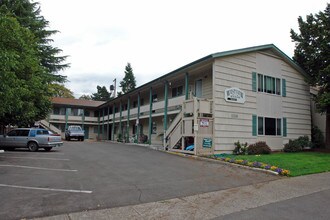 Westview Manor in Salem, OR - Building Photo - Building Photo