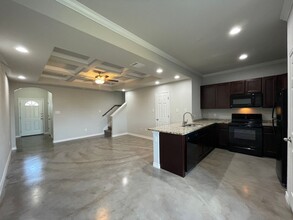 16930 Spirit Brk in Selma, TX - Foto de edificio - Building Photo