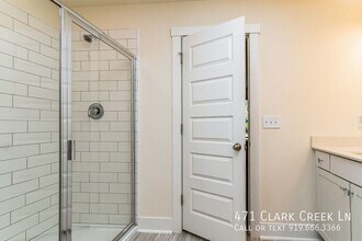 471 Clark Creek Ln in Cary, NC - Building Photo - Building Photo