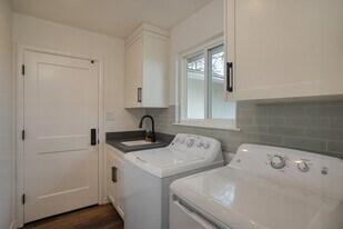 10828 Davis Rd in Wilton, CA - Building Photo