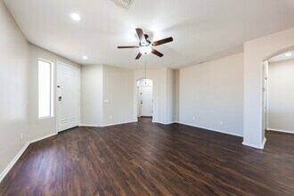 8724 N 57th Dr in Glendale, AZ - Building Photo - Building Photo