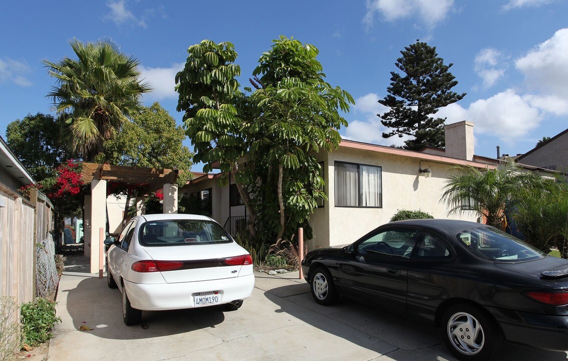 4432 Mentone St in San Diego, CA - Building Photo