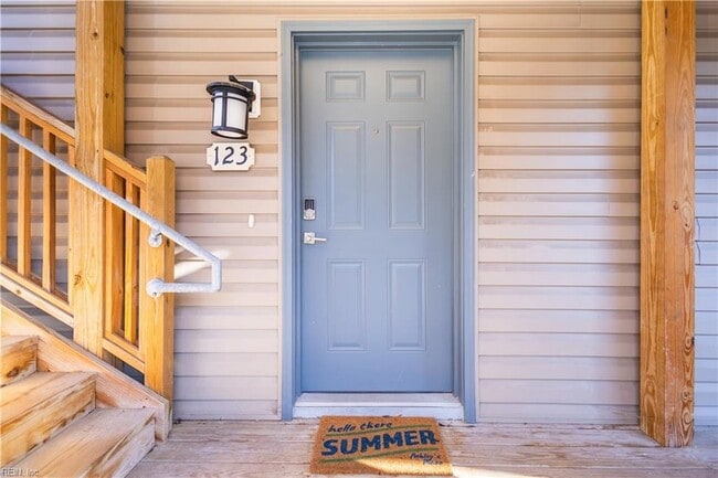 414 Delaware Ave, Unit 123 in Norfolk, VA - Building Photo - Building Photo