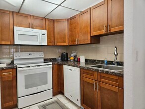 743 Flanders Dr in Delray Beach, FL - Building Photo - Building Photo