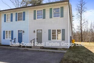 4 Fleming Dr in Hancock, MD - Building Photo