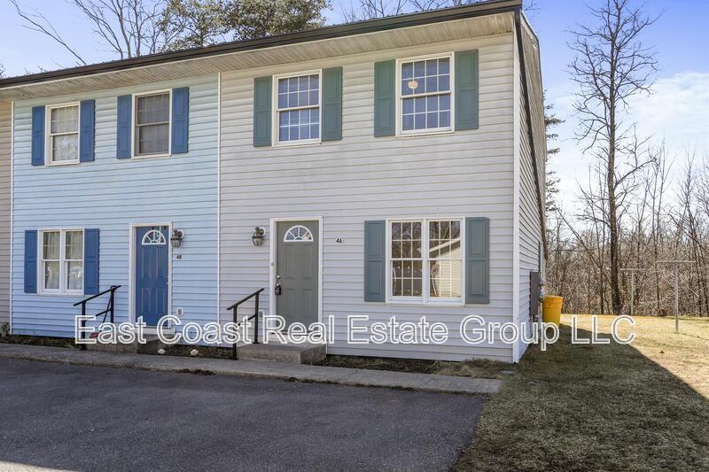 4 Fleming Dr in Hancock, MD - Building Photo