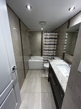 10334 Paul-Comtois Rue in Montréal, QC - Building Photo - Building Photo