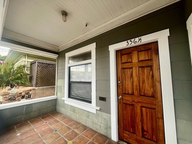 676 1/2-356-352 W 14th St