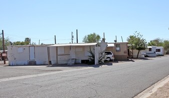 Camalback Trails Mhp in Phoenix, AZ - Building Photo