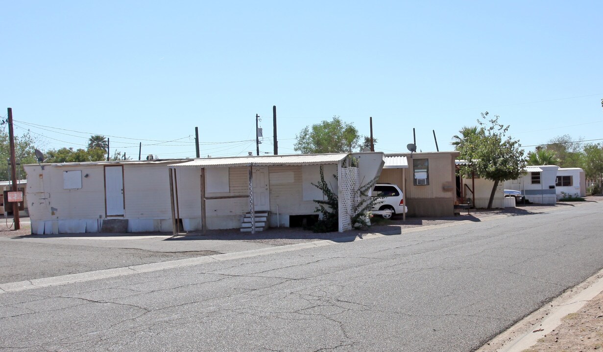 Camalback Trails Mhp in Phoenix, AZ - Building Photo