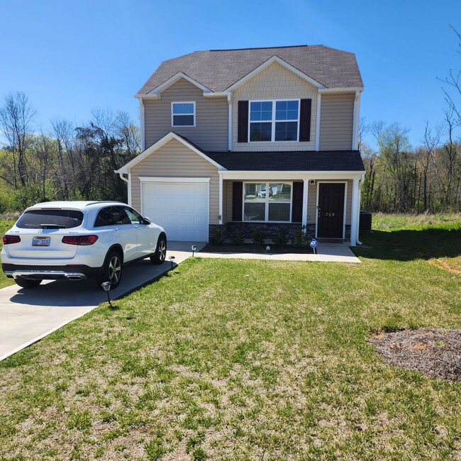 property at 728 Quail Ln