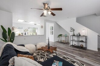 10732 Marshitahs Way in Austin, TX - Foto de edificio - Building Photo