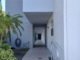 3750 NE 170th St in North Miami Beach, FL - Building Photo - Building Photo