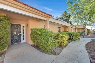 2851 S Valley View Blvd in Las Vegas, NV - Building Photo - Building Photo