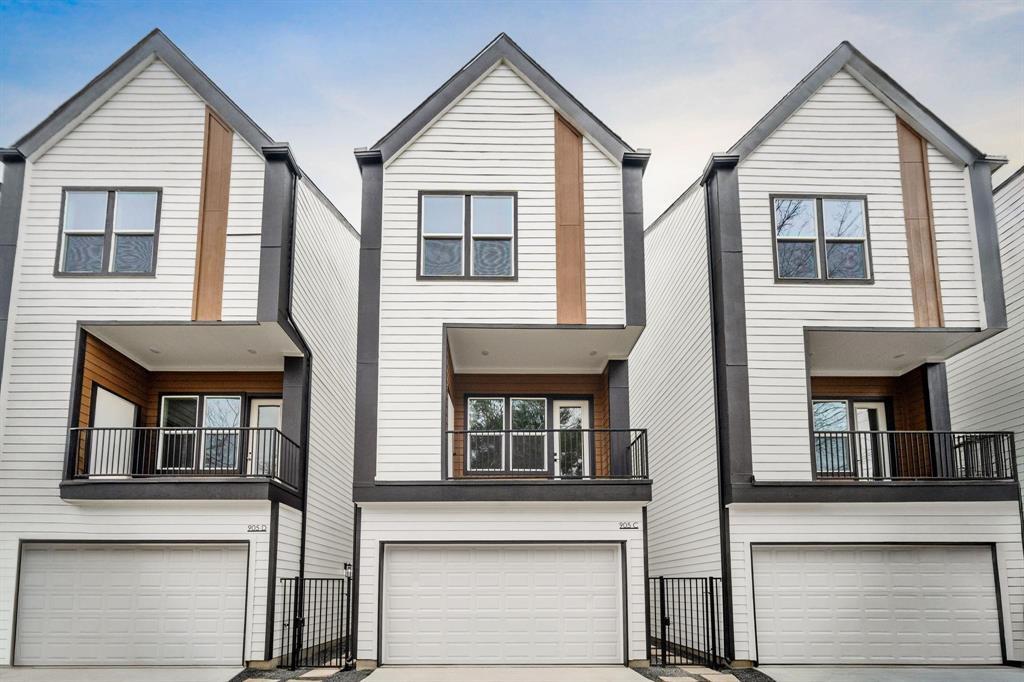 905 Woodcrest Dr in Houston, TX - Building Photo