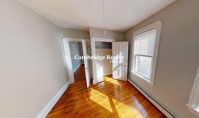 562 Green St, Unit 3A in Cambridge, MA - Foto de edificio - Building Photo