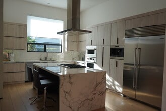 738 N Sierra Bonita Ave in Los Angeles, CA - Building Photo - Building Photo