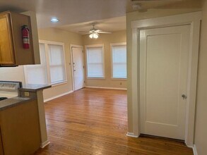 400 W Lynwood Ave in San Antonio, TX - Building Photo - Building Photo