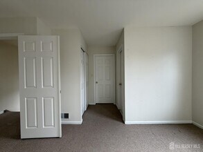 1709 Woodbridge Commons Way in Woodbridge Township, NJ - Building Photo - Building Photo