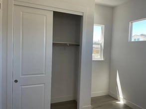 2284 Mulholland Dr in Lathrop, CA - Foto de edificio - Building Photo