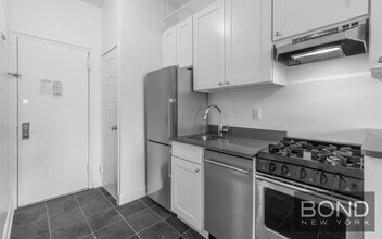 160 W 71st St in New York, NY - Building Photo - Building Photo