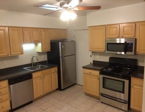 175 N Kenilworth Apartments in Oak Park, IL - Building Photo - Interior Photo