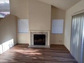 138 Seal Ct in Marina, CA - Building Photo - Building Photo