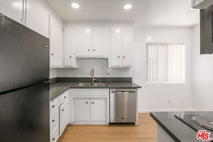 2803 Arizona Ave in Santa Monica, CA - Building Photo